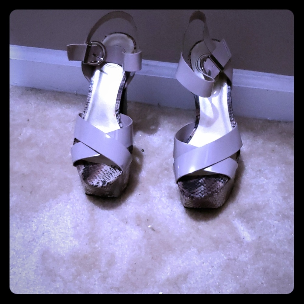 Jessica Simpson pumps